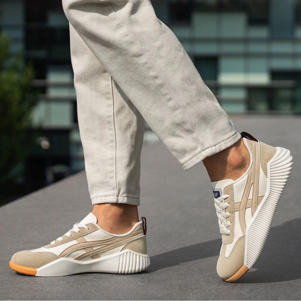 DeFlorance DF Cloudea 1.0 Sneakers in White and Beige 9.5